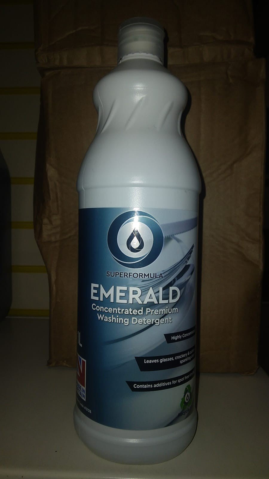 Anglian Chemicals - Emerald Concentrated Premium Washing Detergent 1L - Life Cleaning & Hygiene Supplies - 61212B