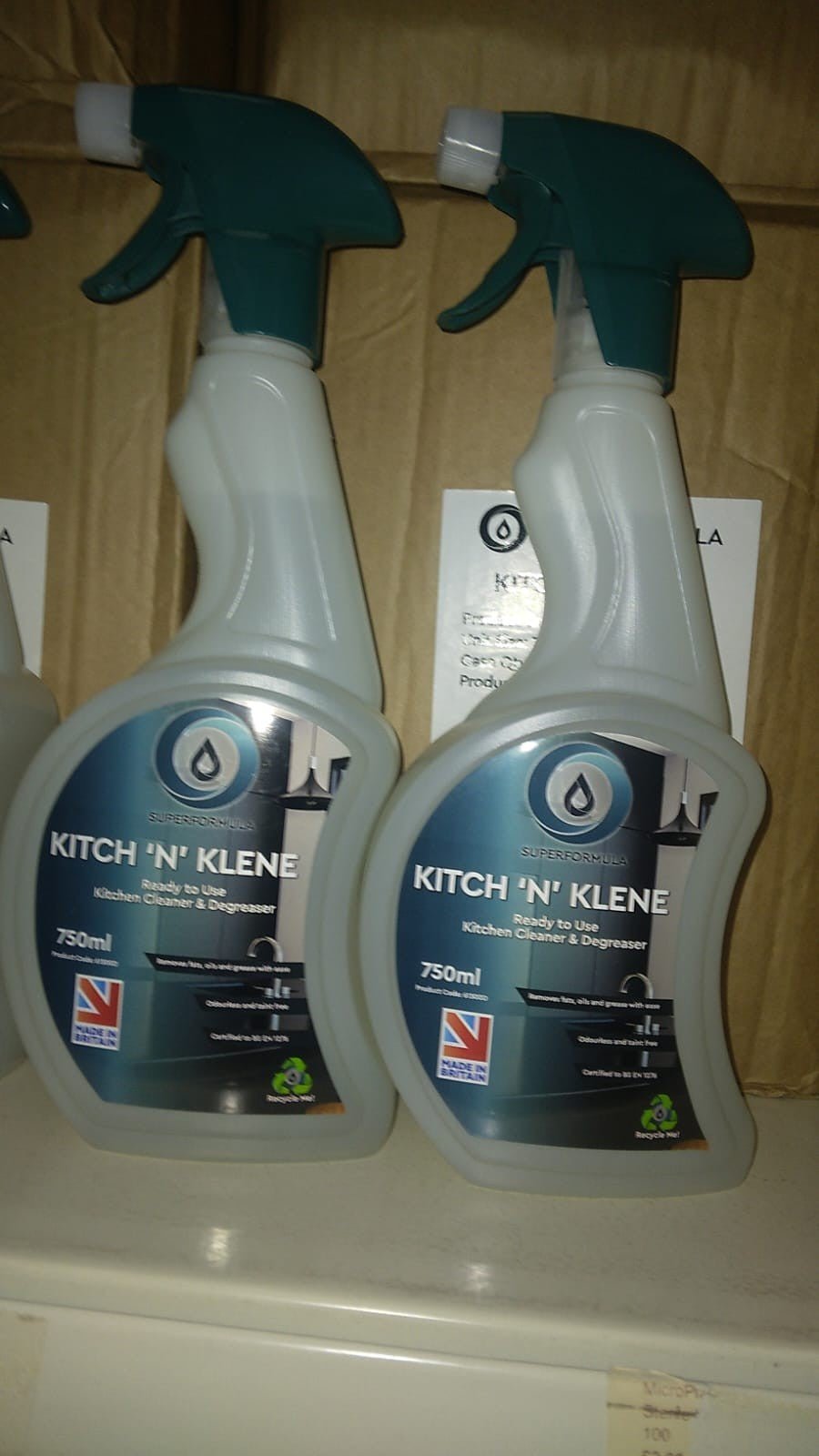 Anglian Chemicals - Kitch 'N' Klene - Kitchen Cleaner & Degreaser - Life Cleaning & Hygiene Supplies - 61300D